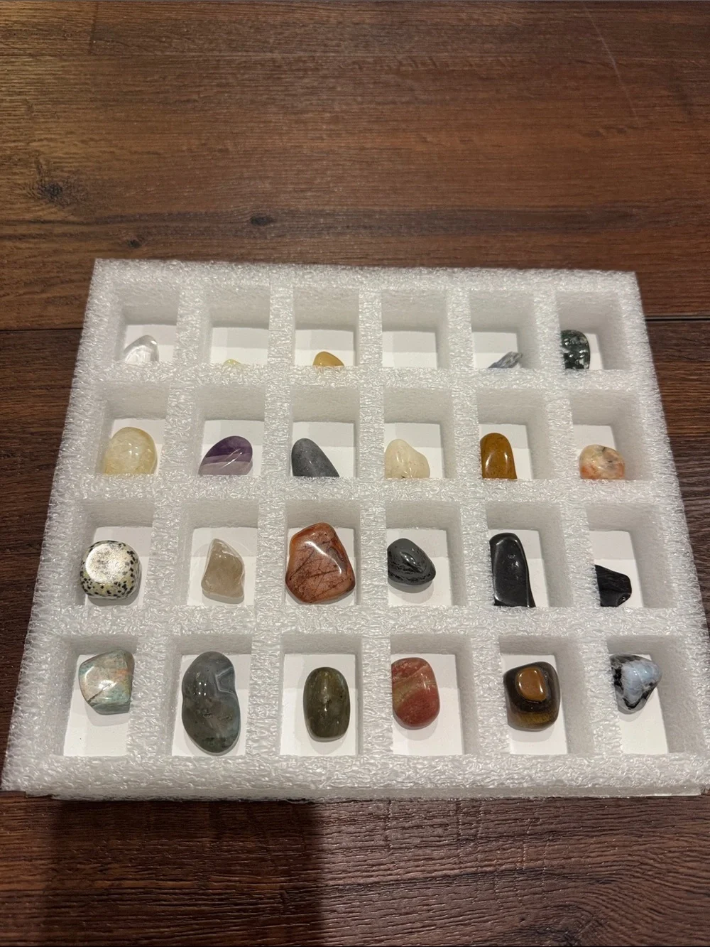 Free People Crystal Advent 24 Days of Crystals pieces Calendar -